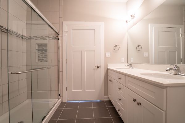 http://nardobuilders.com/source/Fieldstone-Bathroom.jpg